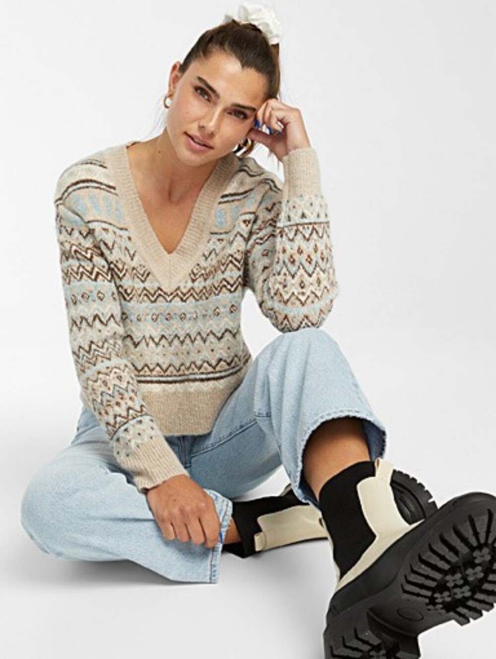 Scottish knit cropped V-neck sweater